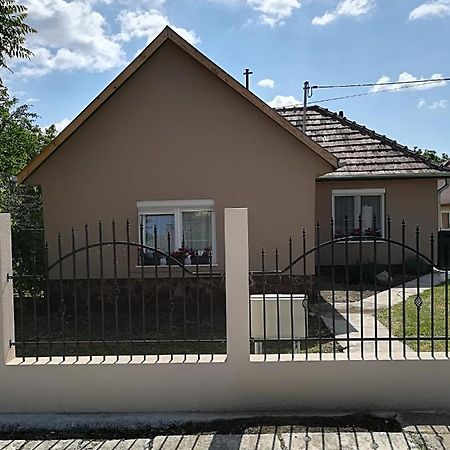 Fonyód Vivien Apartman מראה חיצוני תמונה