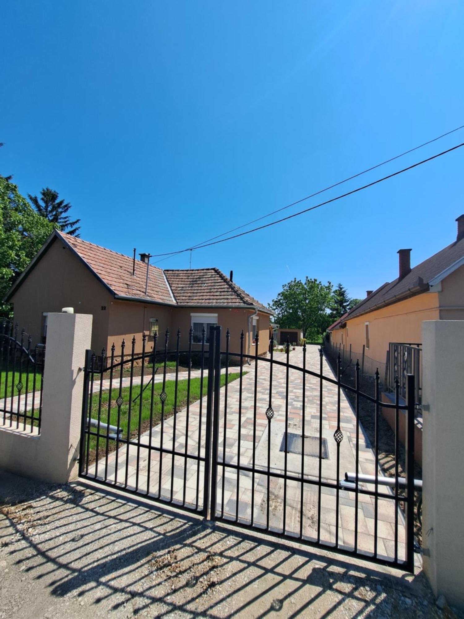 Fonyód Vivien Apartman מראה חיצוני תמונה