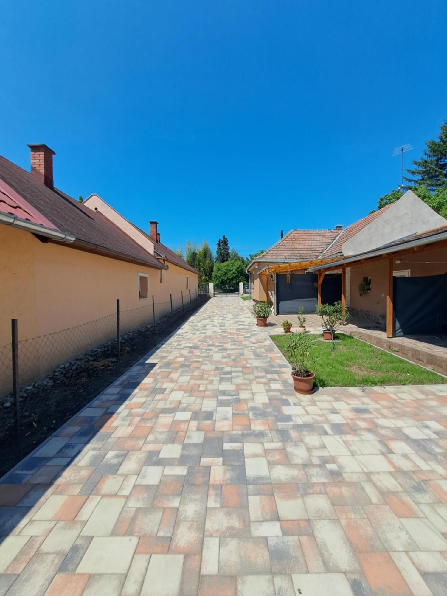 Fonyód Vivien Apartman מראה חיצוני תמונה